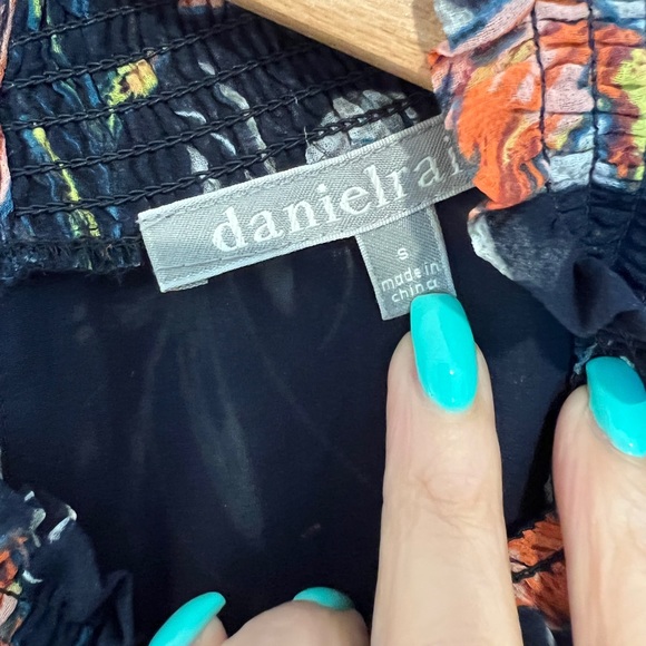 Daniel Rainn Narien Smocked Detail Blouse S - Picture 5 of 7